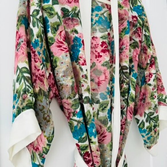 Vintage Floral Victoria's Secret Robe, One Size - Picture 5 of 9